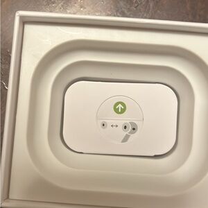 White Wireless Earbuds